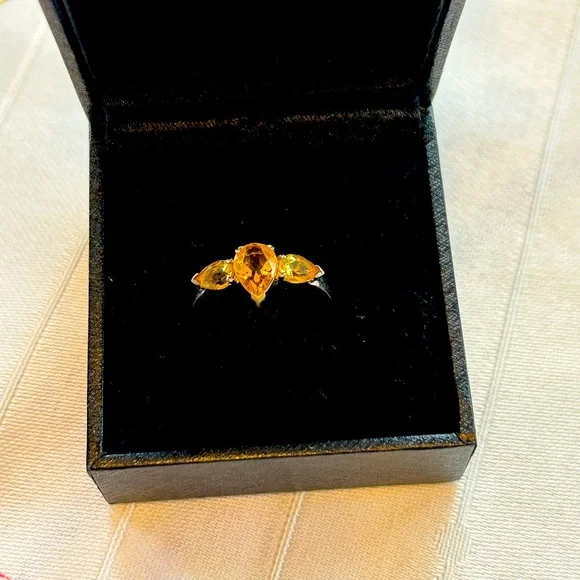 Topaz Pear Shaped Ring, flanked by 2 smaller Topaz🌟Price Drop🌟 - Picture 12 of 15